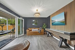 Bubbles on Bowie Walk to Main St