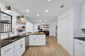 Bubbles on Bowie Walk to Main St