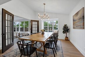 Bubbles on Bowie Walk to Main St