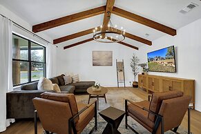 Bubbles on Bowie Walk to Main St