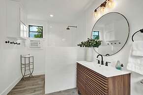 Bubbles on Bowie Walk to Main St