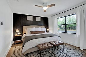 Bubbles on Bowie Walk to Main St