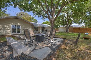 Spacious Home - Fire Pit, BBQ and Outdoor Seating!