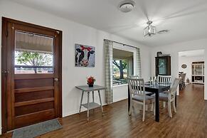 Spacious Home - Fire Pit, BBQ and Outdoor Seating!