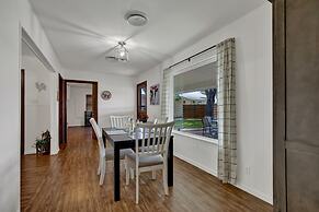 Spacious Home - Fire Pit, BBQ and Outdoor Seating!