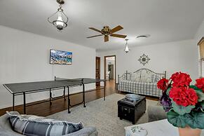 Spacious Home - Fire Pit, BBQ and Outdoor Seating!