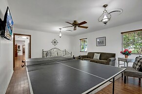 Spacious Home - Fire Pit, BBQ and Outdoor Seating!