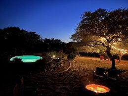 Luxury Home! - Pool - Fire Pit - Near Canyon Lake!