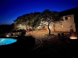 Luxury Home! - Pool - Fire Pit - Near Canyon Lake!