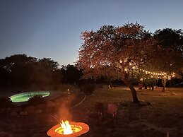 Luxury Home! - Pool - Fire Pit - Near Canyon Lake!