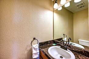 Luxury Home! - Pool - Fire Pit - Near Canyon Lake!