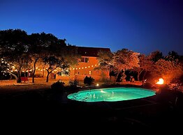 Luxury Home! - Pool - Fire Pit - Near Canyon Lake!