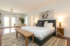 Spicewood Lodge W/pool, Hottub