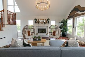 Spicewood Lodge W/pool, Hottub