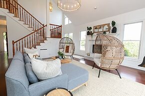 Spicewood Lodge W/pool, Hottub