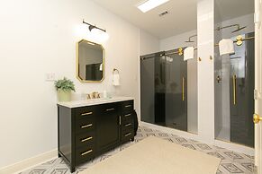 Spicewood Lodge W/pool, Hottub