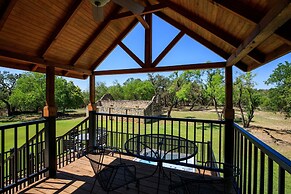 Pioneer Charm With Hot Tub & Firepit - 8 mi to Main St