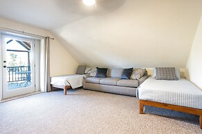 Pioneer Charm With Hot Tub & Firepit - 8 mi to Main St