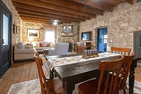 Pioneer Charm With Hot Tub & Firepit - 8 mi to Main St