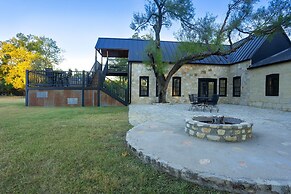 Pioneer Charm With Hot Tub & Firepit - 8 mi to Main St