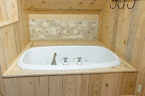 Pioneer Charm With Hot Tub & Firepit - 8 mi to Main St