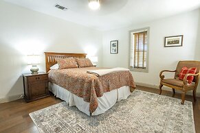 Pioneer Charm With Hot Tub & Firepit - 8 mi to Main St