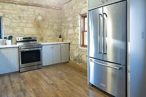 Pioneer Charm With Hot Tub & Firepit - 8 mi to Main St