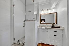 Historic Cottage With Fire Pit - 2 Blks to Main!