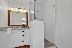 Historic Cottage With Fire Pit - 2 Blks to Main!