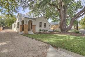 Historic Cottage With Fire Pit - 2 Blks to Main!