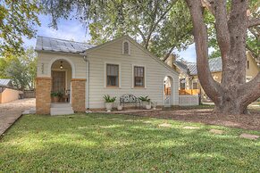 Historic Cottage With Fire Pit - 2 Blks to Main!