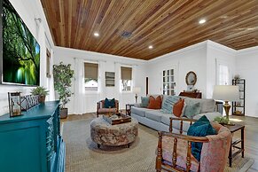 Historic Cottage With Fire Pit - 2 Blks to Main!