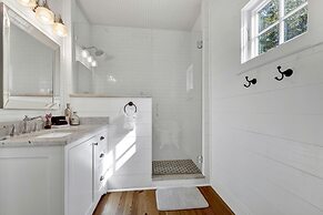Historic Cottage With Fire Pit - 2 Blks to Main!