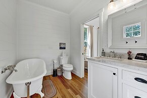 Historic Cottage With Fire Pit - 2 Blks to Main!