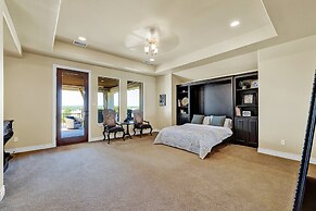 Luxurious Hill Country Retreat With Pool and Firepit!