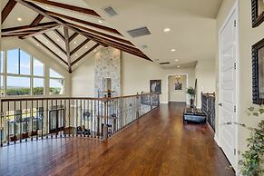 Luxurious Hill Country Retreat With Pool and Firepit!