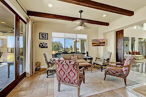 Luxurious Hill Country Retreat With Pool and Firepit!