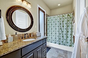 Luxurious Hill Country Retreat With Pool and Firepit!