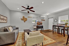 Luxurious Hill Country Retreat With Pool and Firepit!