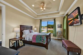 Luxurious Hill Country Retreat With Pool and Firepit!