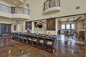 Luxurious Hill Country Retreat With Pool and Firepit!