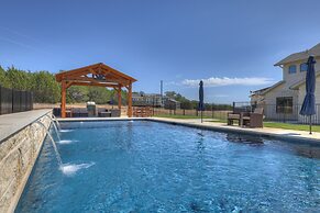 Luxurious Hill Country Retreat With Pool and Firepit!