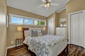 Luxurious Hill Country Retreat With Pool and Firepit!