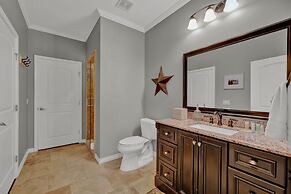 Luxurious Hill Country Retreat With Pool and Firepit!