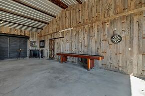 Luxurious Hill Country Retreat With Pool and Firepit!