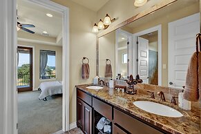Luxurious Hill Country Retreat With Pool and Firepit!