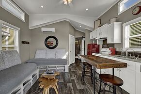 Luxurious Hill Country Retreat With Pool and Firepit!