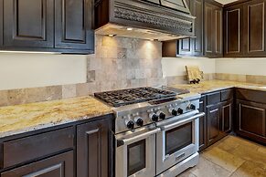 Luxurious Hill Country Retreat With Pool and Firepit!