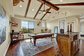 Luxurious Hill Country Retreat With Pool and Firepit!