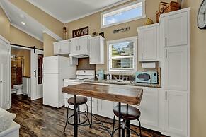 Luxurious Hill Country Retreat With Pool and Firepit!